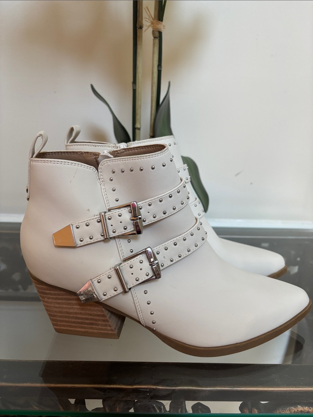 Dolce Vita White Studded Buckle Ankle Boots/Booties size 9